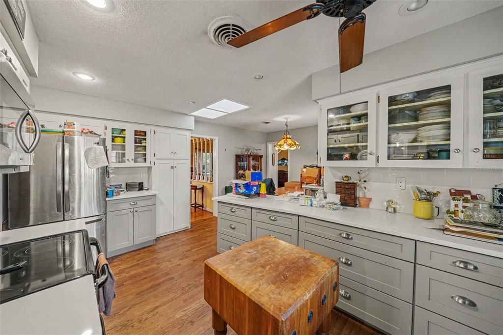 For Sale: $679,900 (4 beds, 2 baths, 3291 Square Feet)