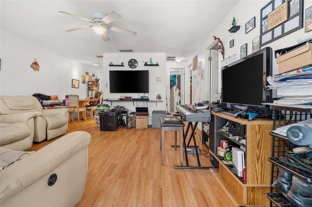 En Venta: $449,900 (4 camas, 0 baños, 1512 Pies cuadrados)