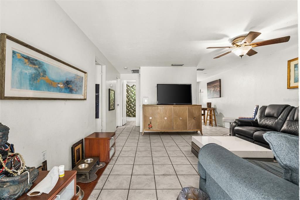 En Venta: $449,900 (4 camas, 0 baños, 1512 Pies cuadrados)