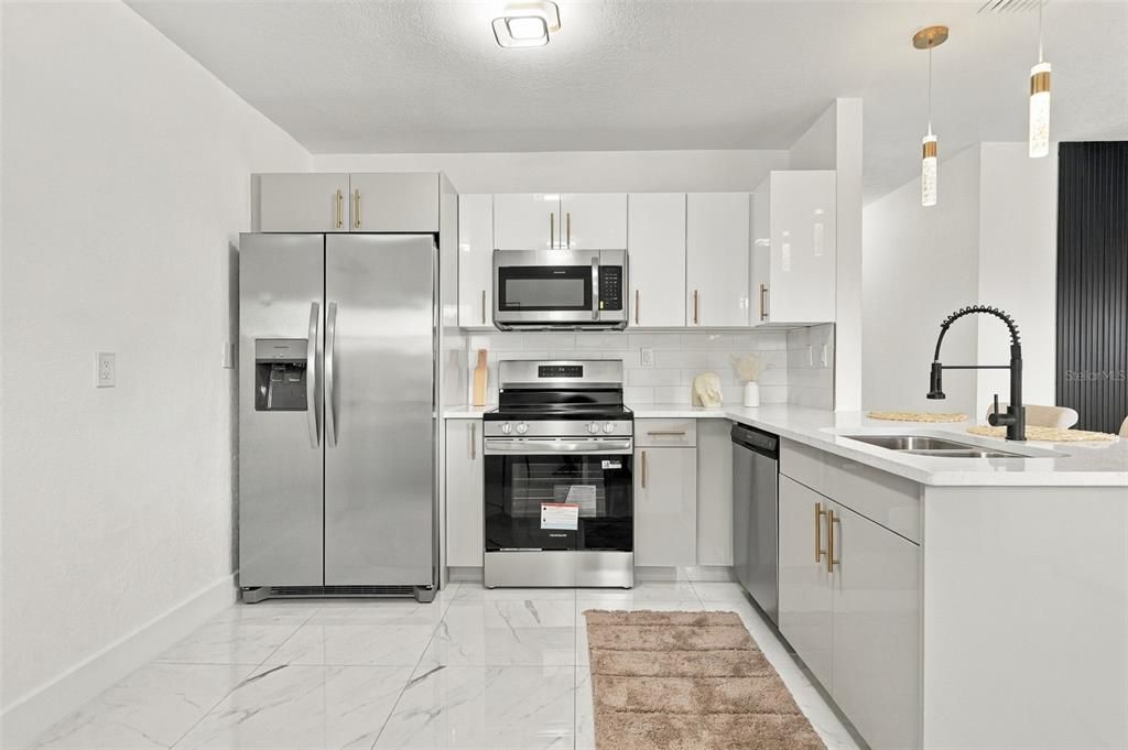 For Sale: $339,900 (4 beds, 2 baths, 1135 Square Feet)