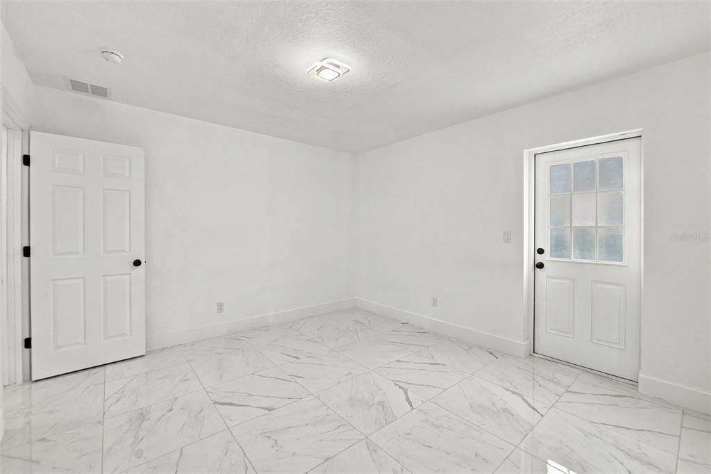 For Sale: $339,900 (4 beds, 2 baths, 1135 Square Feet)