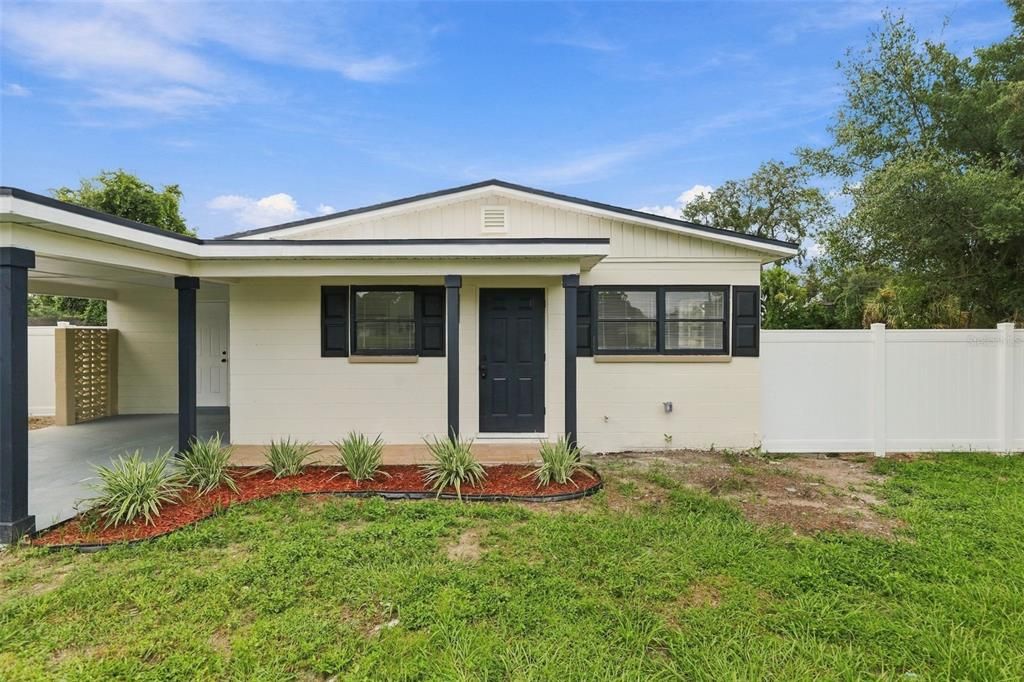 For Sale: $339,900 (4 beds, 2 baths, 1135 Square Feet)