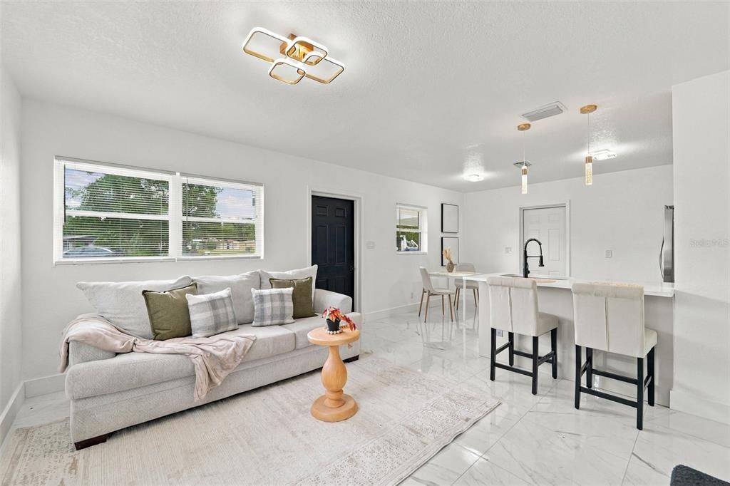 For Sale: $339,900 (4 beds, 2 baths, 1135 Square Feet)