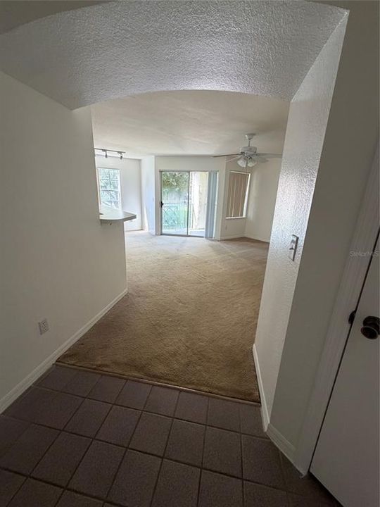 For Rent: $1,400 (1 beds, 1 baths, 842 Square Feet)