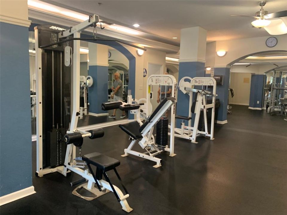 For Rent: $1,400 (1 beds, 1 baths, 842 Square Feet)