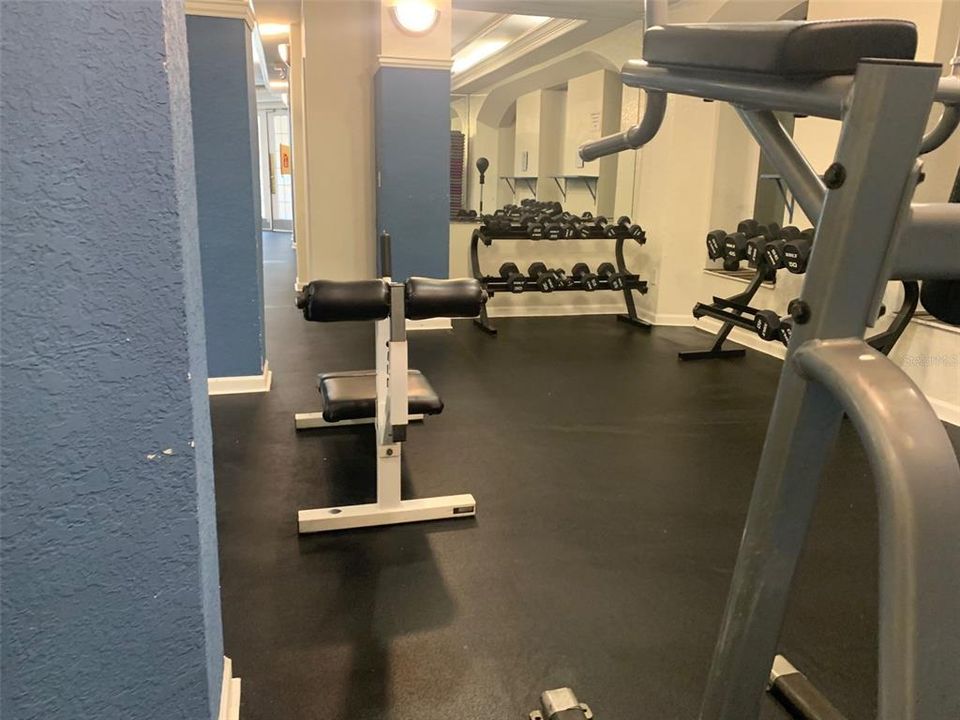 For Rent: $1,400 (1 beds, 1 baths, 842 Square Feet)