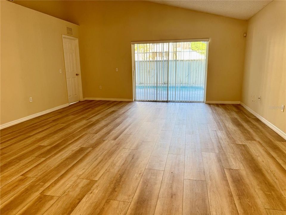 En Venta: $359,900 (4 camas, 3 baños, 1929 Pies cuadrados)