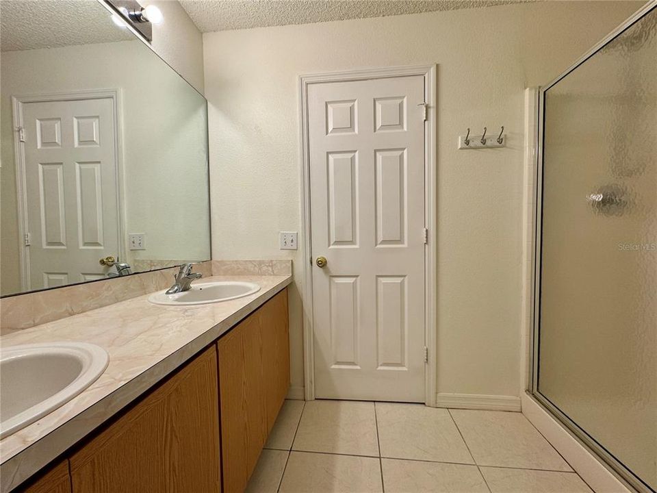 En Venta: $359,900 (4 camas, 3 baños, 1929 Pies cuadrados)