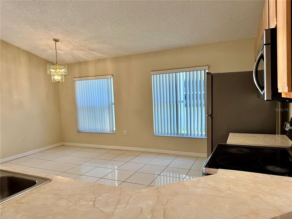 En Venta: $359,900 (4 camas, 3 baños, 1929 Pies cuadrados)
