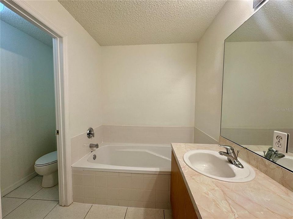 En Venta: $359,900 (4 camas, 3 baños, 1929 Pies cuadrados)