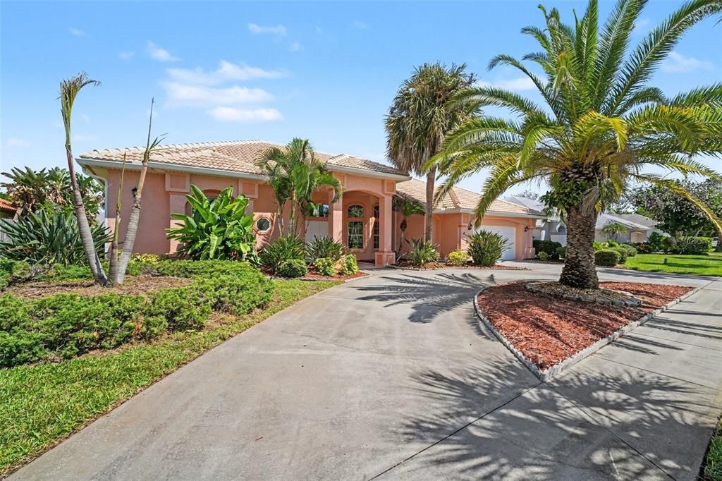 En Venta: $780,000 (3 camas, 3 baños, 2356 Pies cuadrados)