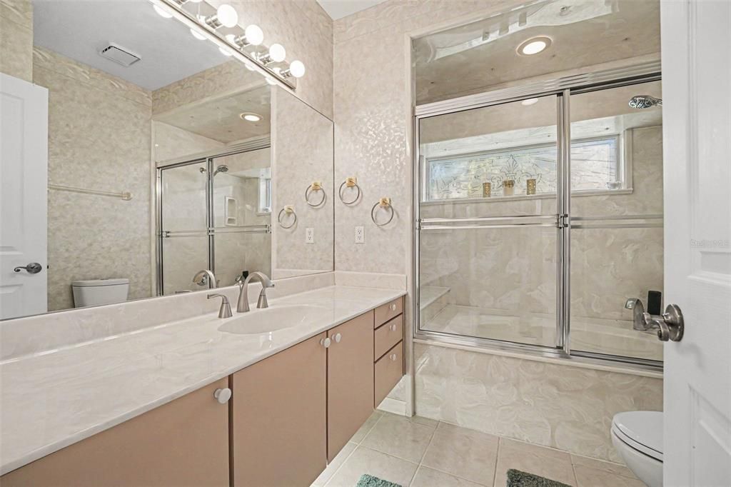 En Venta: $780,000 (3 camas, 3 baños, 2356 Pies cuadrados)