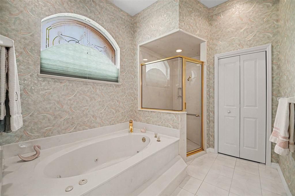 En Venta: $780,000 (3 camas, 3 baños, 2356 Pies cuadrados)