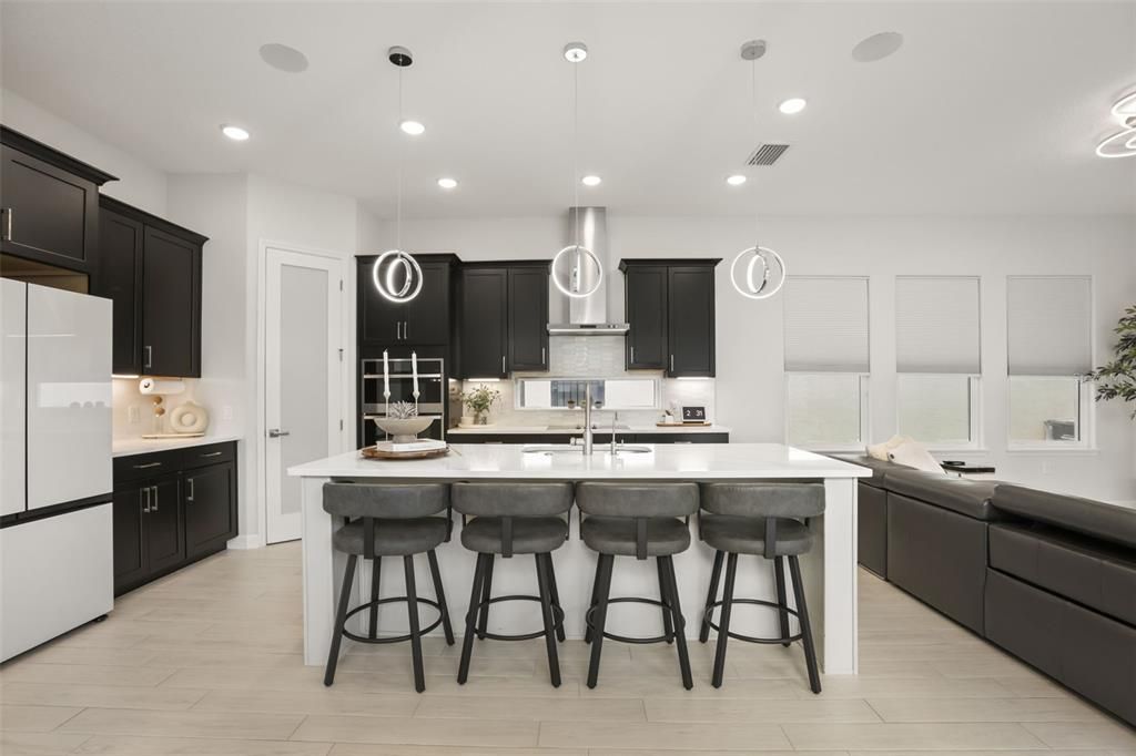 For Sale: $680,000 (3 beds, 3 baths, 1916 Square Feet)