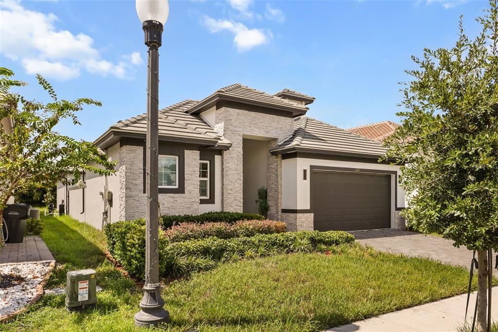 For Sale: $680,000 (3 beds, 3 baths, 1916 Square Feet)
