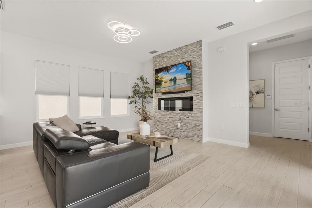 For Sale: $680,000 (3 beds, 3 baths, 1916 Square Feet)