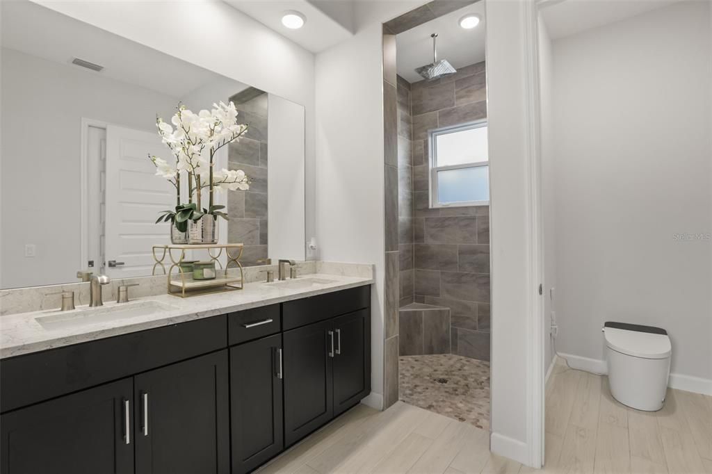 For Sale: $680,000 (3 beds, 3 baths, 1916 Square Feet)