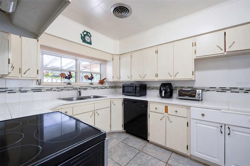 For Sale: $240,000 (3 beds, 2 baths, 1796 Square Feet)