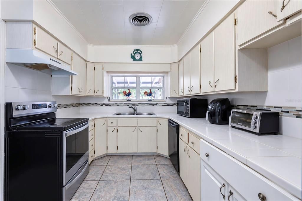 For Sale: $240,000 (3 beds, 2 baths, 1796 Square Feet)