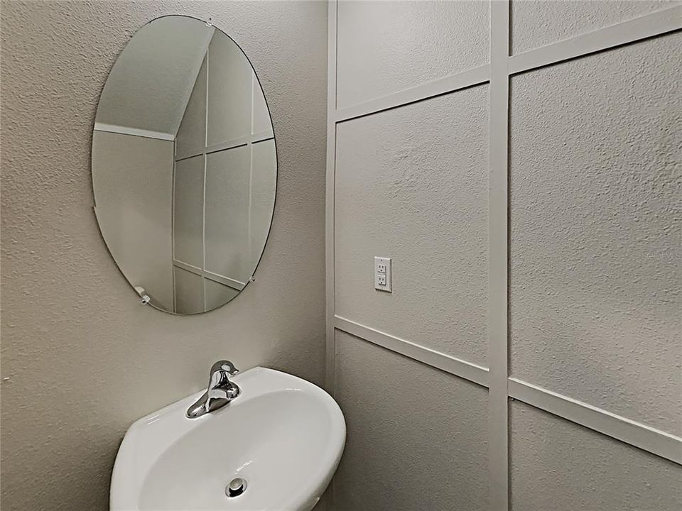 En Venta: $330,000 (4 camas, 2 baños, 1914 Pies cuadrados)
