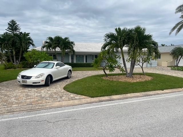 For Sale: $849,000 (3 beds, 2 baths, 1988 Square Feet)