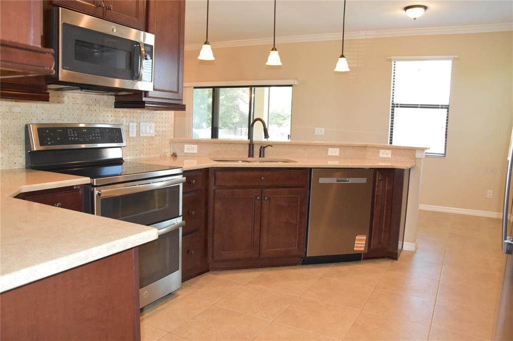 For Sale: $465,900 (4 beds, 3 baths, 2493 Square Feet)
