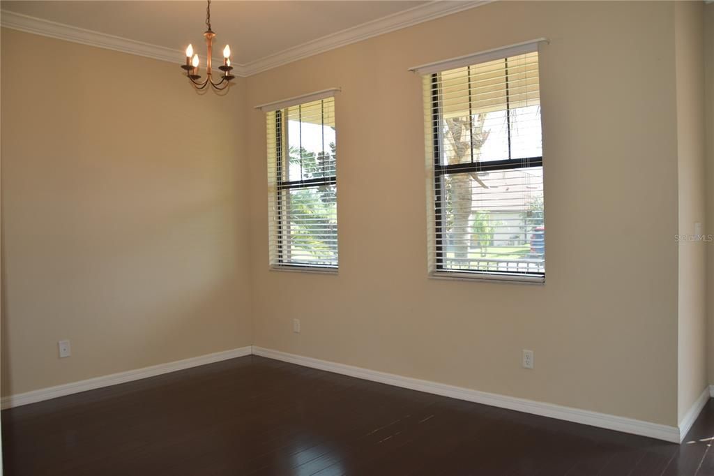 For Sale: $465,900 (4 beds, 3 baths, 2493 Square Feet)