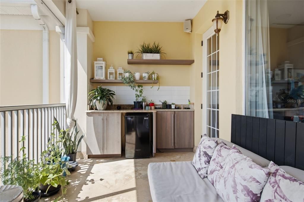 En Venta: $320,000 (3 camas, 2 baños, 1962 Pies cuadrados)