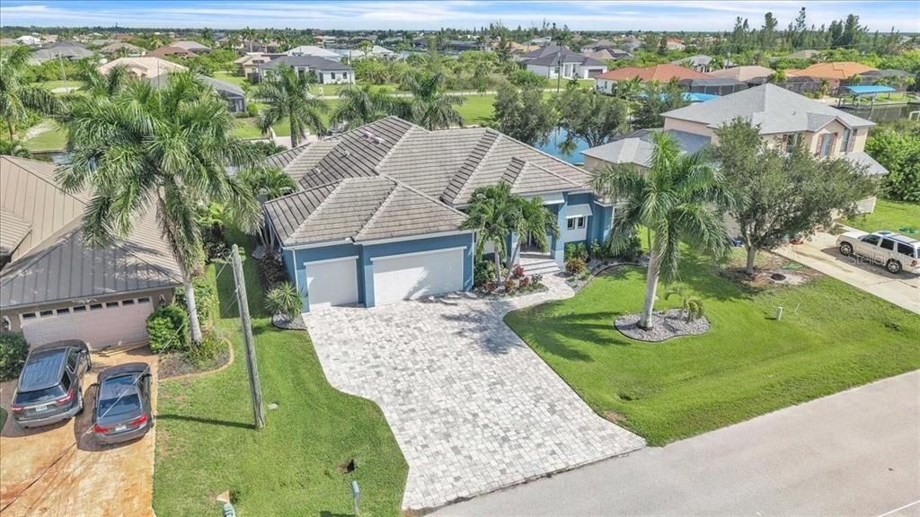 For Sale: $899,000 (3 beds, 3 baths, 2352 Square Feet)
