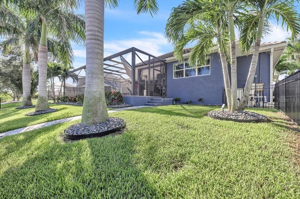 For Sale: $899,000 (3 beds, 3 baths, 2352 Square Feet)