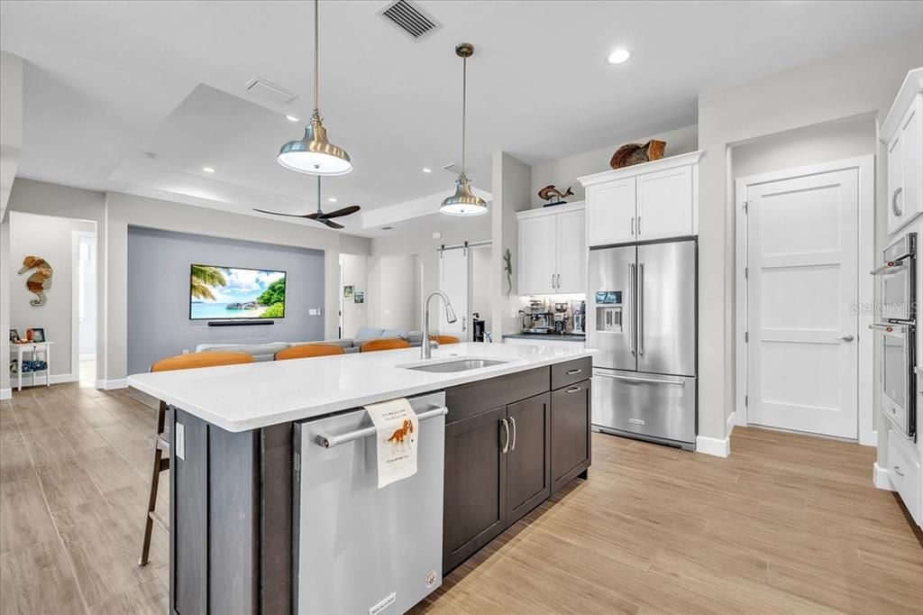 For Sale: $899,000 (3 beds, 3 baths, 2352 Square Feet)