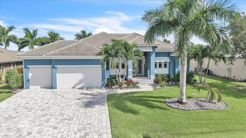 For Sale: $899,000 (3 beds, 3 baths, 2352 Square Feet)