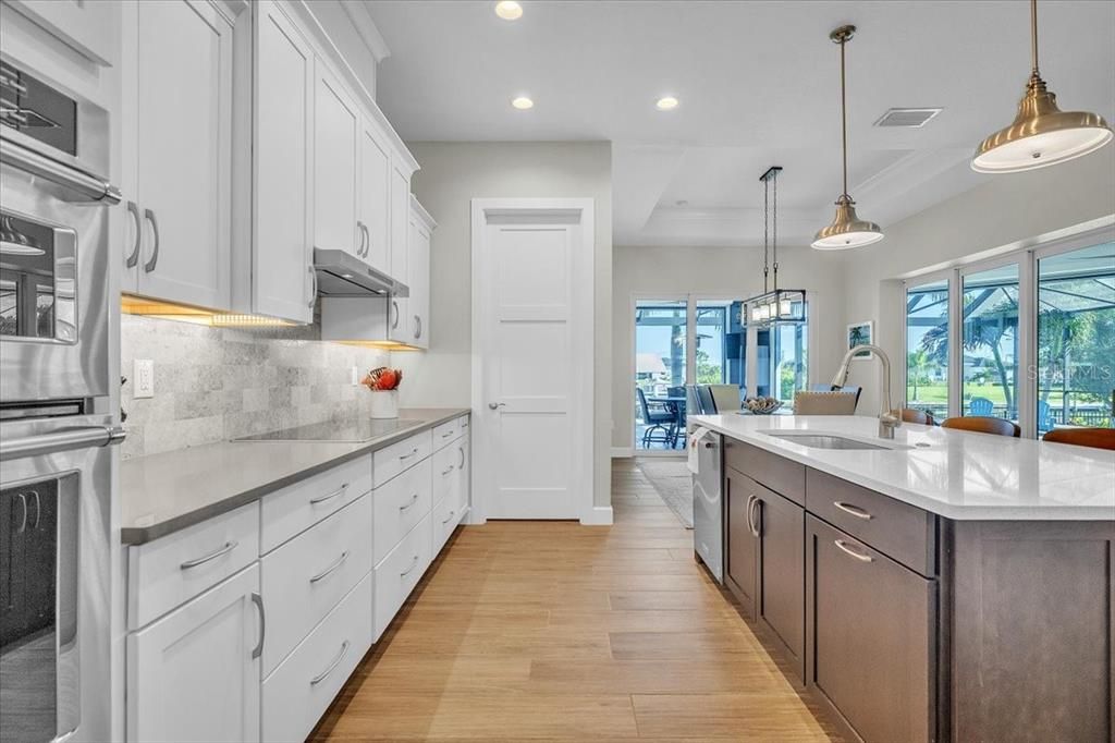 For Sale: $899,000 (3 beds, 3 baths, 2352 Square Feet)