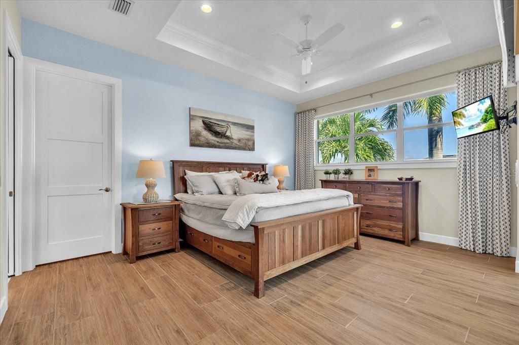 For Sale: $899,000 (3 beds, 3 baths, 2352 Square Feet)