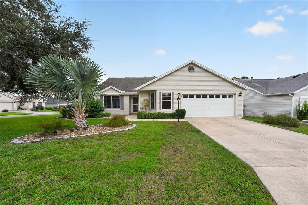For Sale: $325,000 (3 beds, 2 baths, 1496 Square Feet)