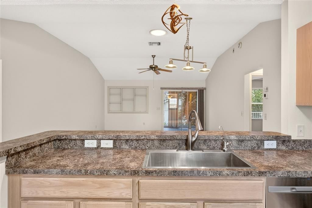 For Sale: $325,000 (3 beds, 2 baths, 1496 Square Feet)