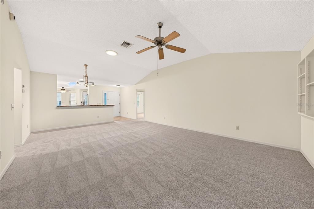 For Sale: $325,000 (3 beds, 2 baths, 1496 Square Feet)