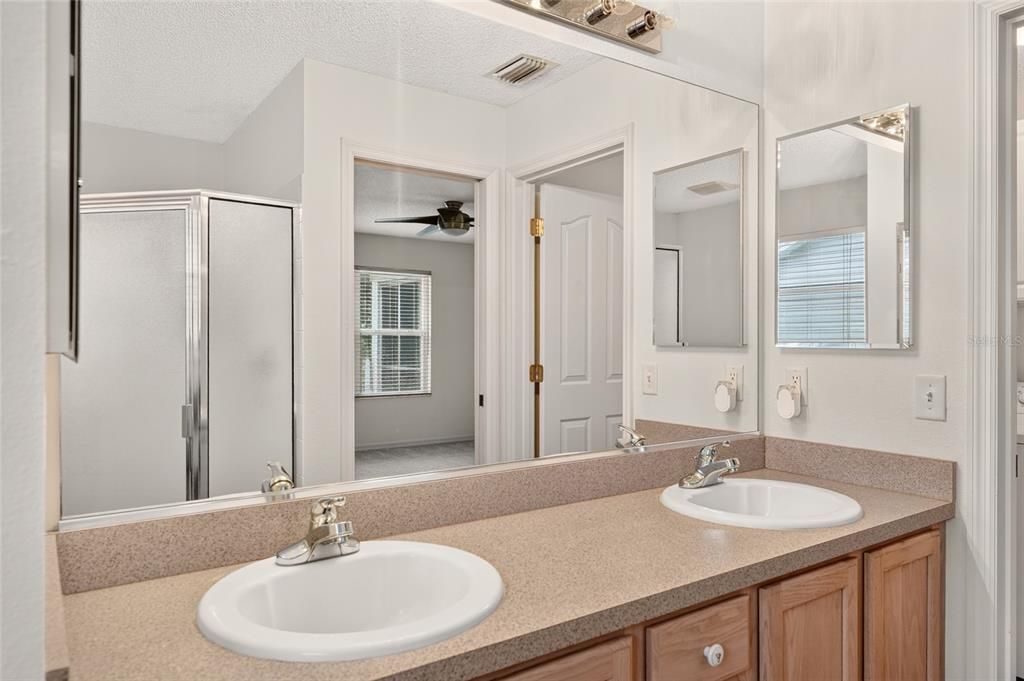For Sale: $325,000 (3 beds, 2 baths, 1496 Square Feet)