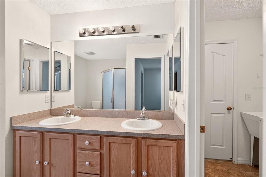 For Sale: $325,000 (3 beds, 2 baths, 1496 Square Feet)