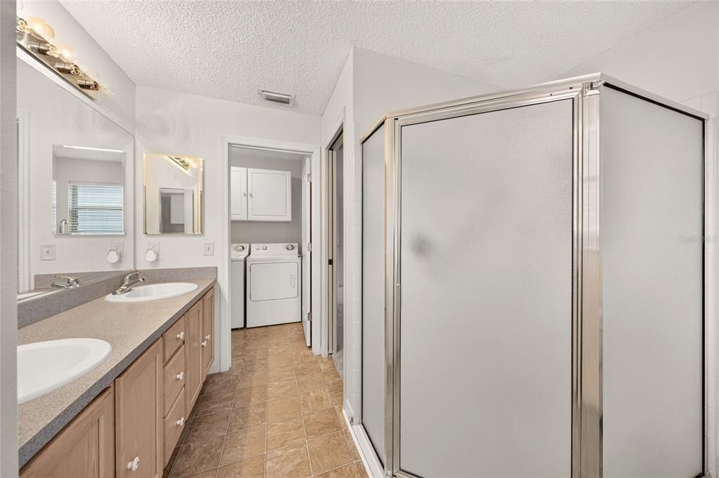 For Sale: $325,000 (3 beds, 2 baths, 1496 Square Feet)