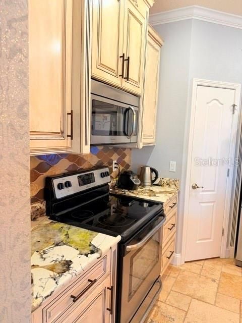 В аренду: $2,850 (4 спален, 2 ванн, 2044 Квадратных фут)
