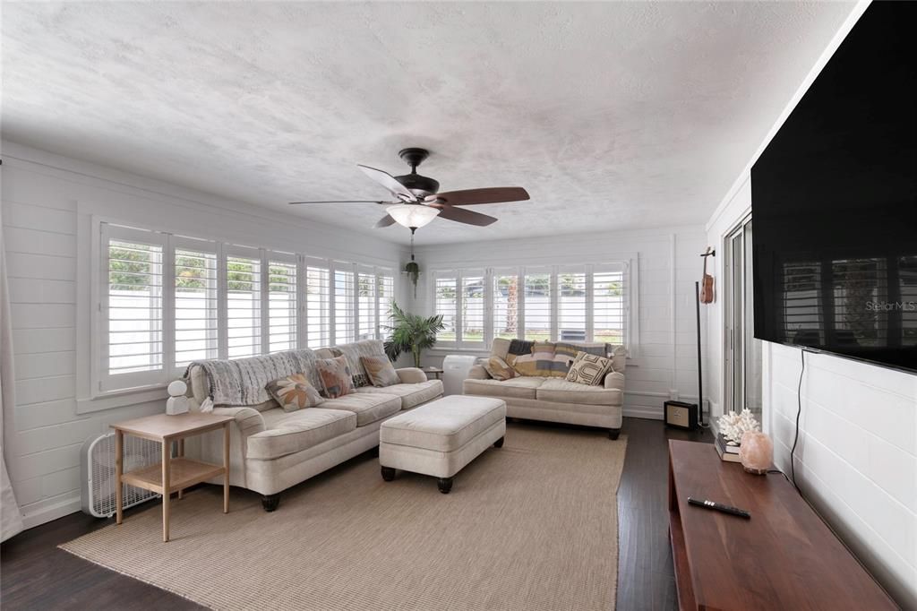 For Sale: $529,900 (3 beds, 2 baths, 1880 Square Feet)