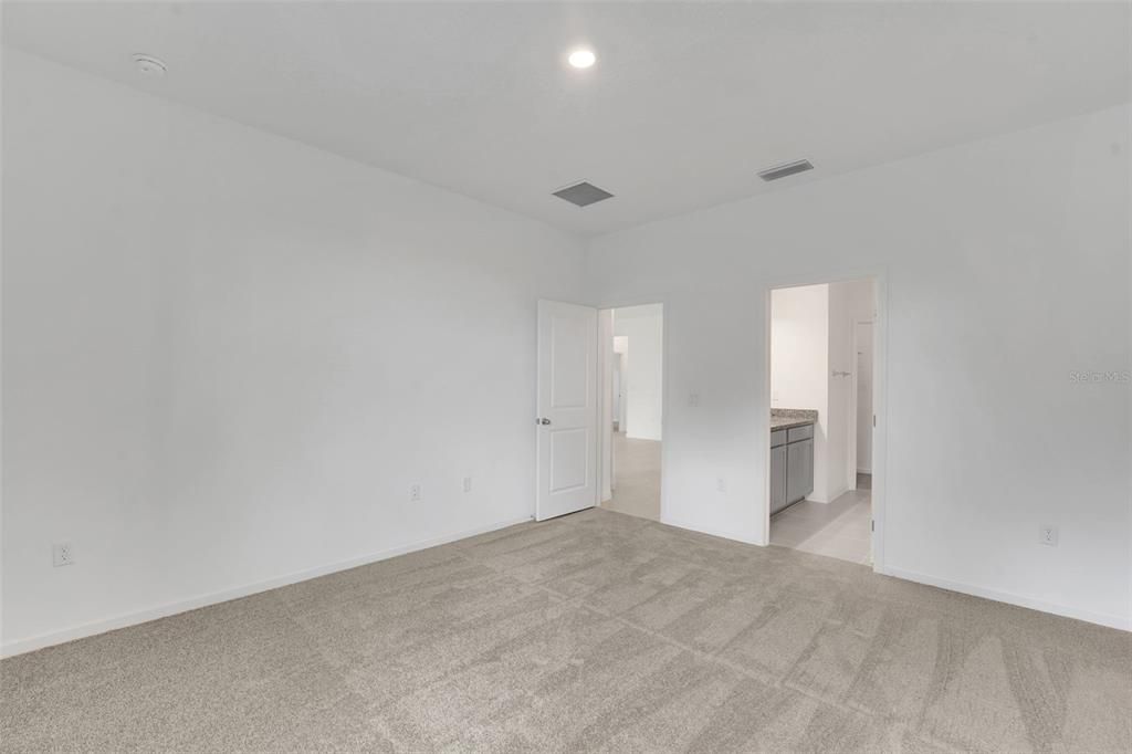 Под контрактом: $288,999 (4 спален, 2 ванн, 1758 Квадратных фут)