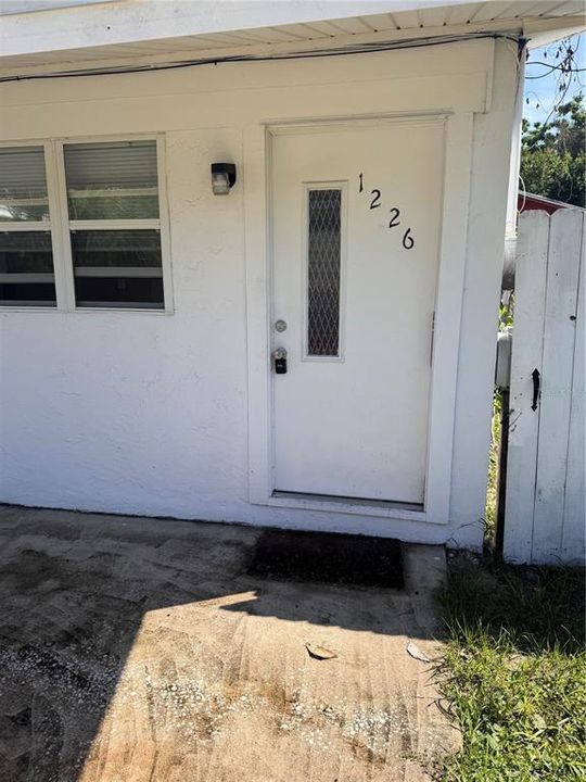 For Rent: $1,200 (1 beds, 1 baths, 900 Square Feet)