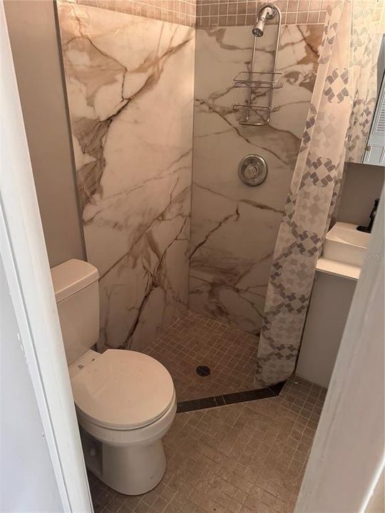 For Rent: $1,200 (1 beds, 1 baths, 900 Square Feet)