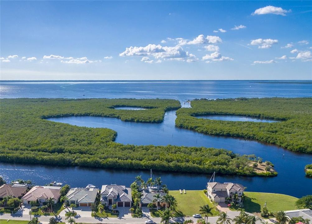 На продажу: $949,000 (3 спален, 2 ванн, 2114 Квадратных фут)
