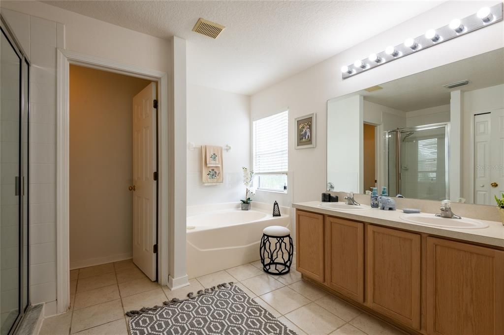 For Sale: $359,900 (3 beds, 2 baths, 2345 Square Feet)