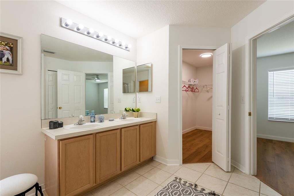 For Sale: $359,900 (3 beds, 2 baths, 2345 Square Feet)