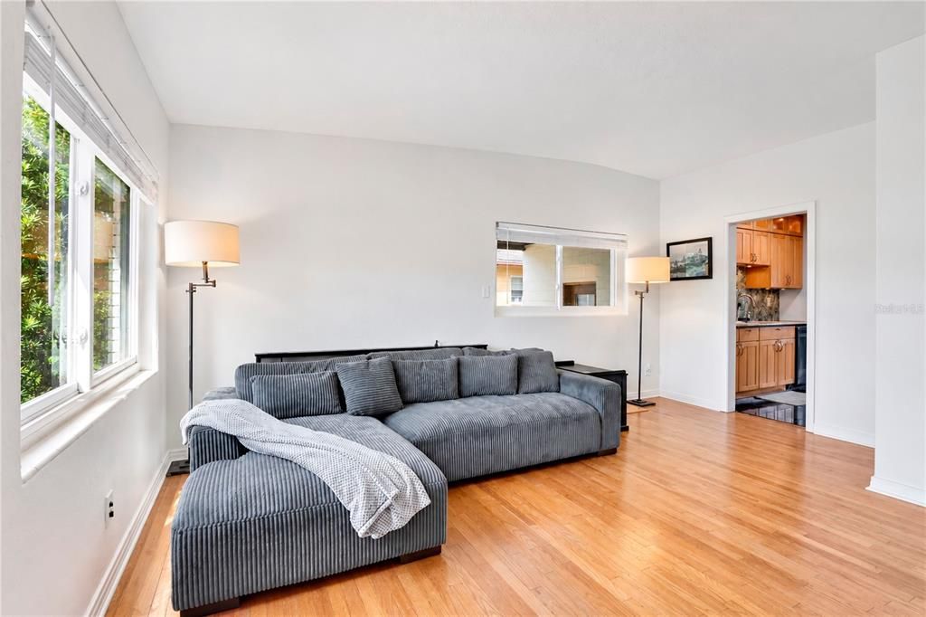 En Venta: $445,000 (2 camas, 1 baños, 1111 Pies cuadrados)