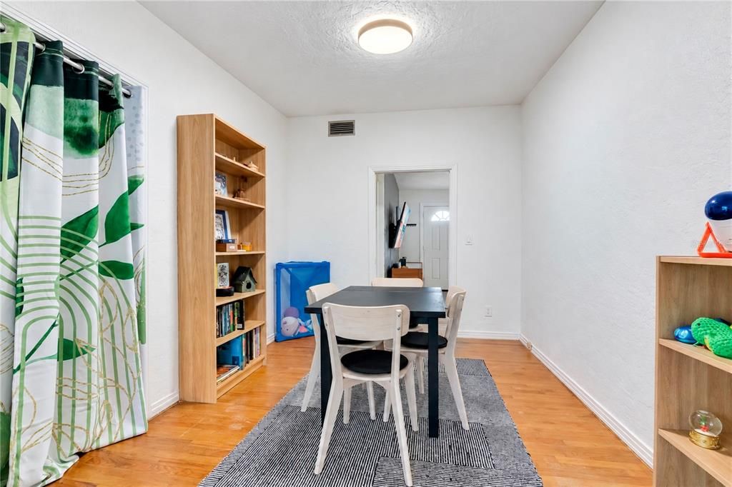 En Venta: $445,000 (2 camas, 1 baños, 1111 Pies cuadrados)